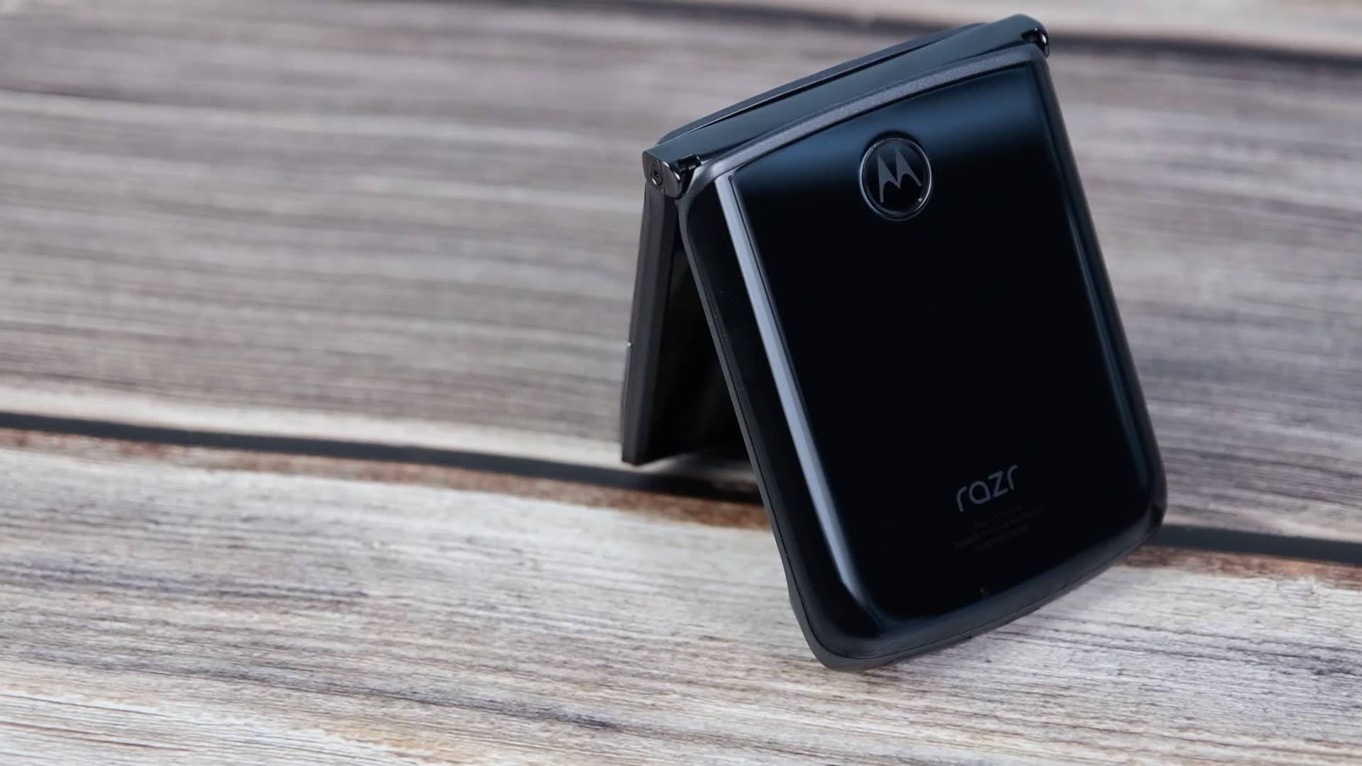 moto razr 5G刀锋开箱：内屏折叠无折痕，自重不到200g