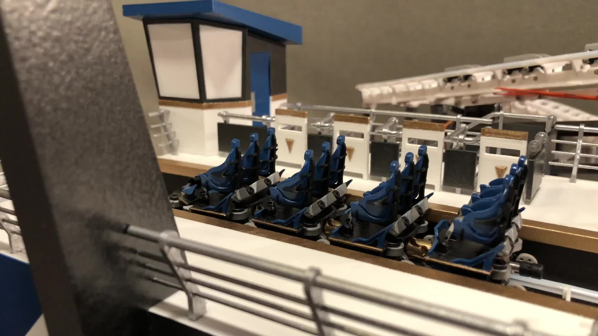 国外网友自己在家3D打印1:35高仿真过山车