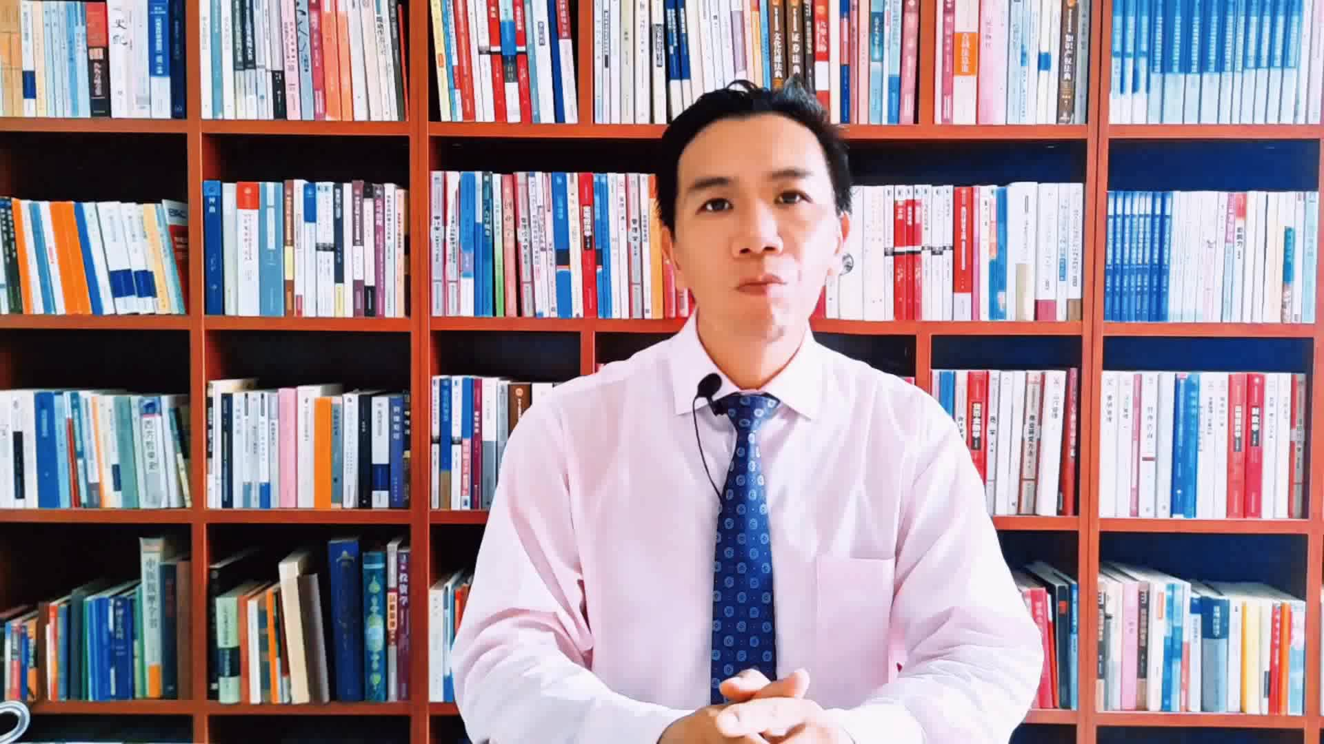 違反擬定導(dǎo)演、主演的約定，是否構(gòu)成違約？