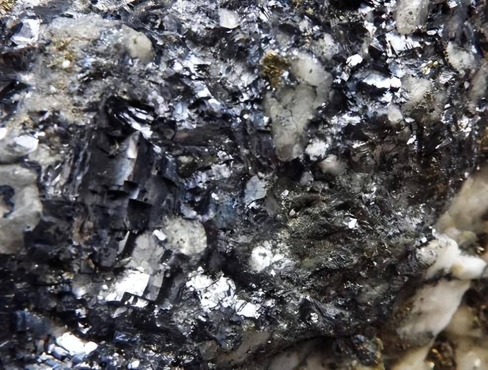 铂金：被低估的“金属贵族”，即将逆袭？