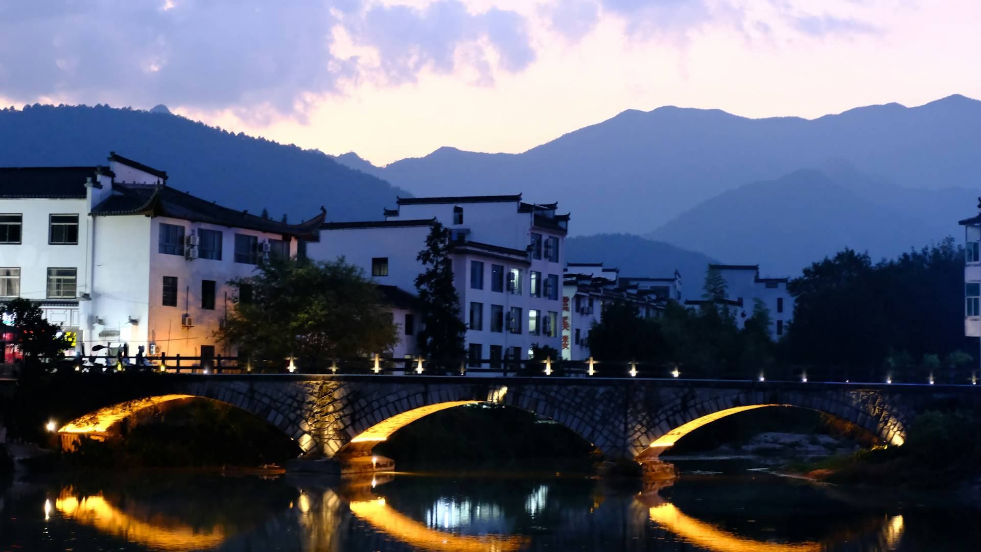 订单大增51%，年轻人花小钱去县城旅游成潮流了？